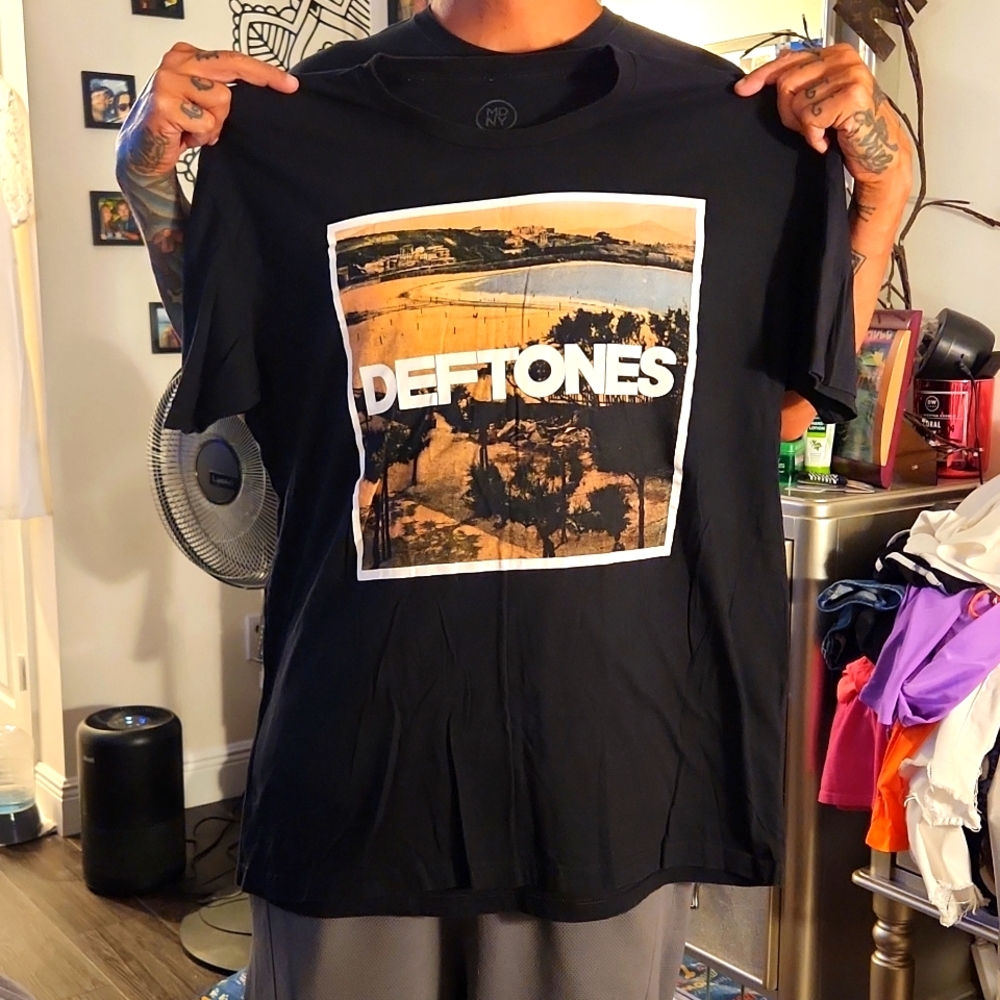 DEFTONES TOUR TSHIRT